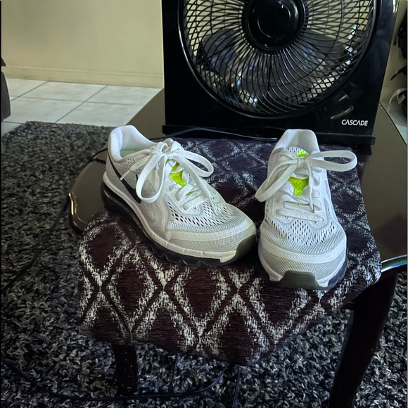 Nike - Picture 2 of 3